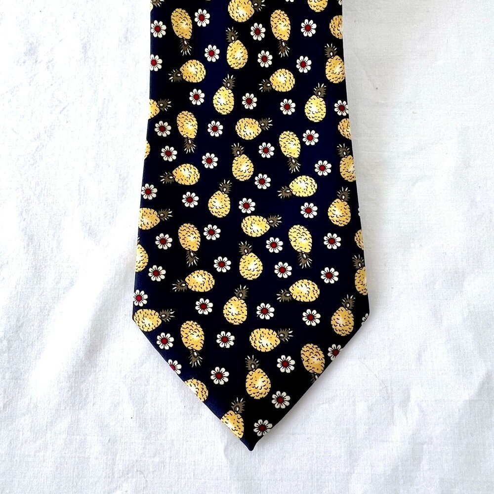 City Silk Co. Tie, "City One" Pineapple Theme Navy Blue and Yellow, EC!